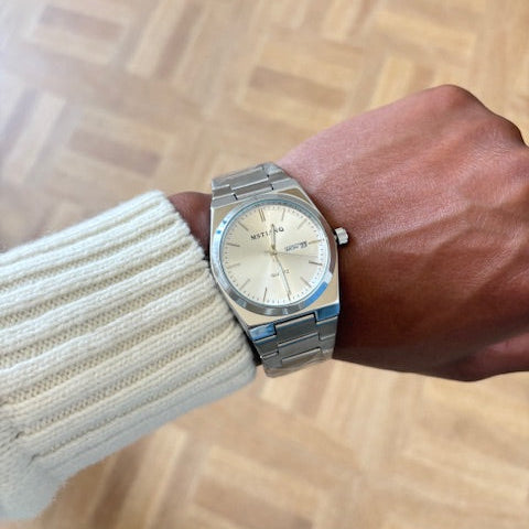 Montre à aiguille élégante + Outil d'ajustement